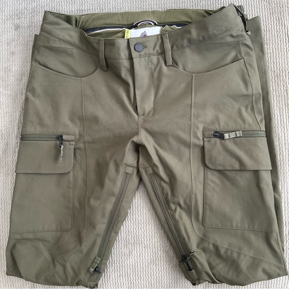 New with Tags Women’s Burton Gloria Snowboarding Pant Khaki Green Size Small